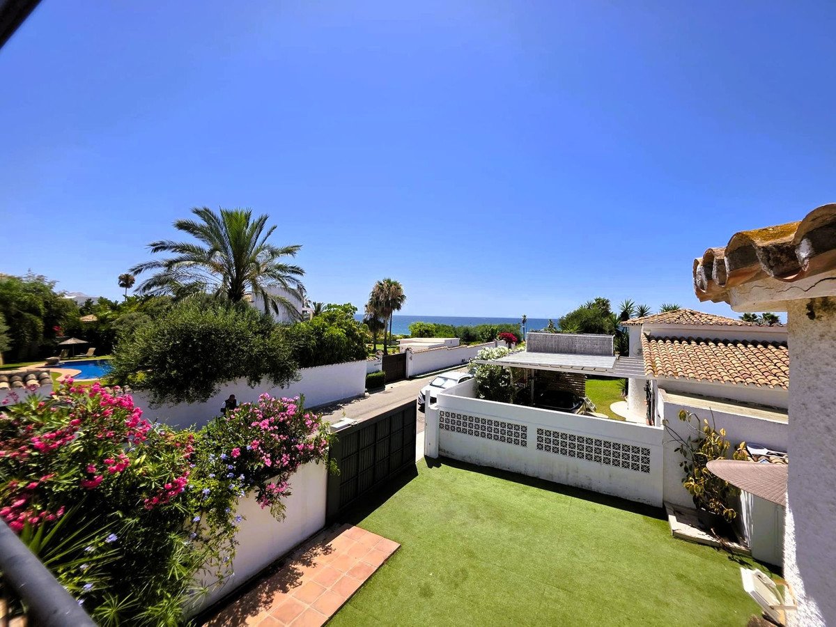 3 Bed فيلا مستقلة in Estepona في Estepona, فيلا منفصلة