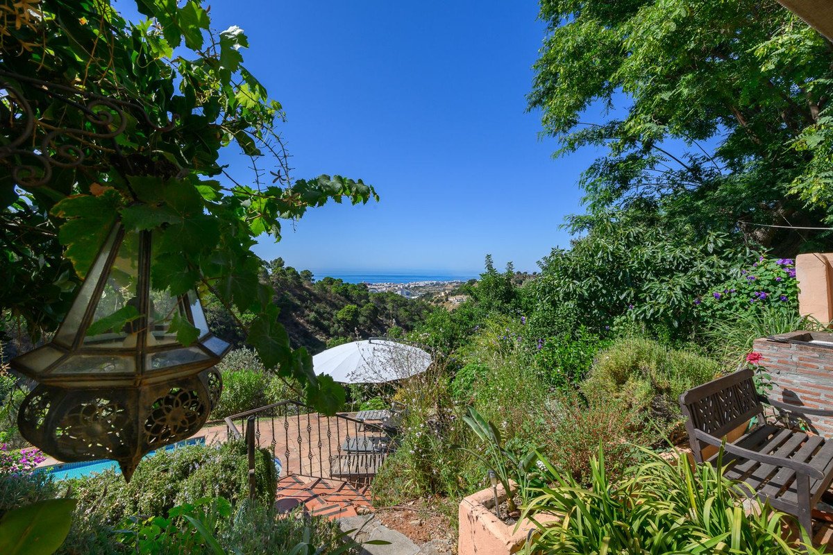 3 Bed Fristående villa in Estepona i Estepona, Fristående Villa