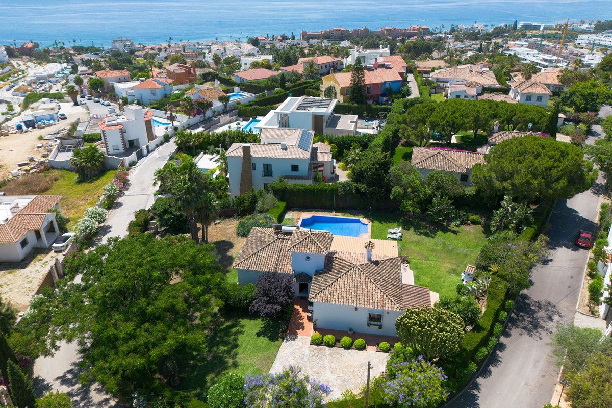 3 Bed Vrijstaande Villa in Estepona in Estepona, 