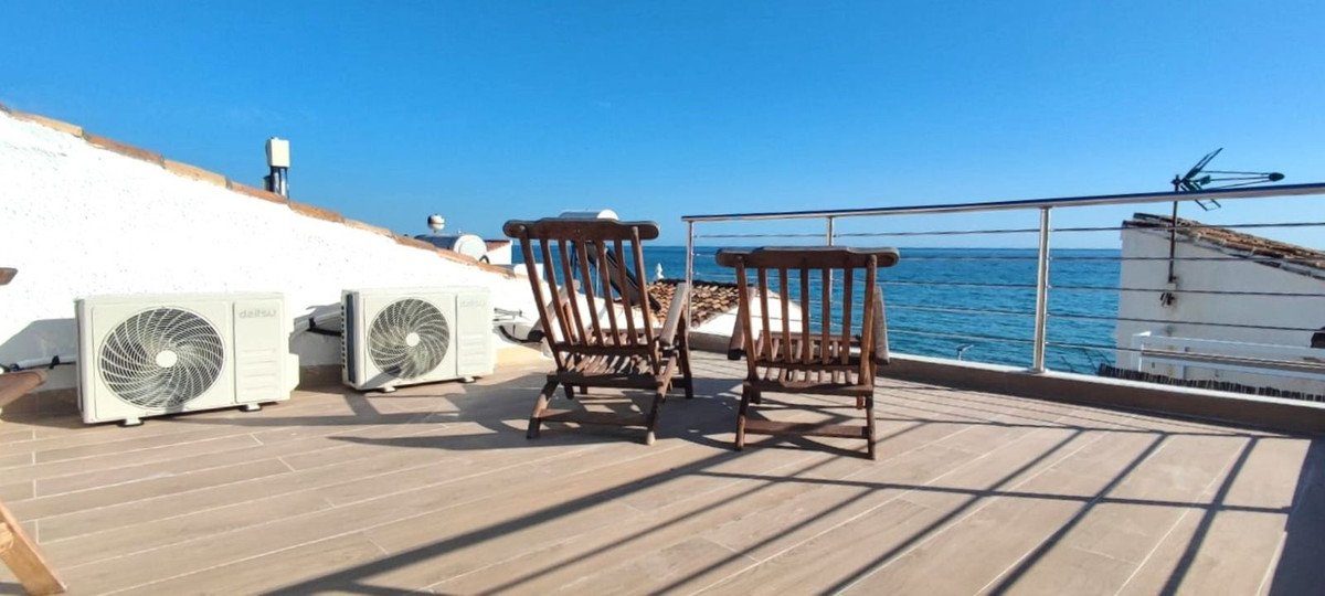 3 Bed Parhus in Estepona i Estepona, Tvåfamiljshus