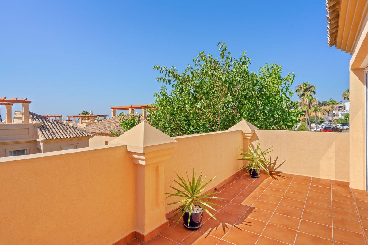 3 Bed Rijtjeshuis in Estepona in Estepona, Halfvrijstaande woning