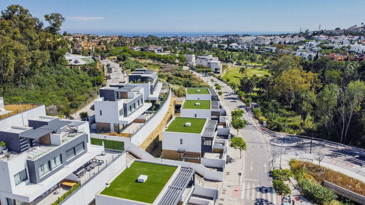 3 Bed Parhus in Estepona i Estepona, Parhus