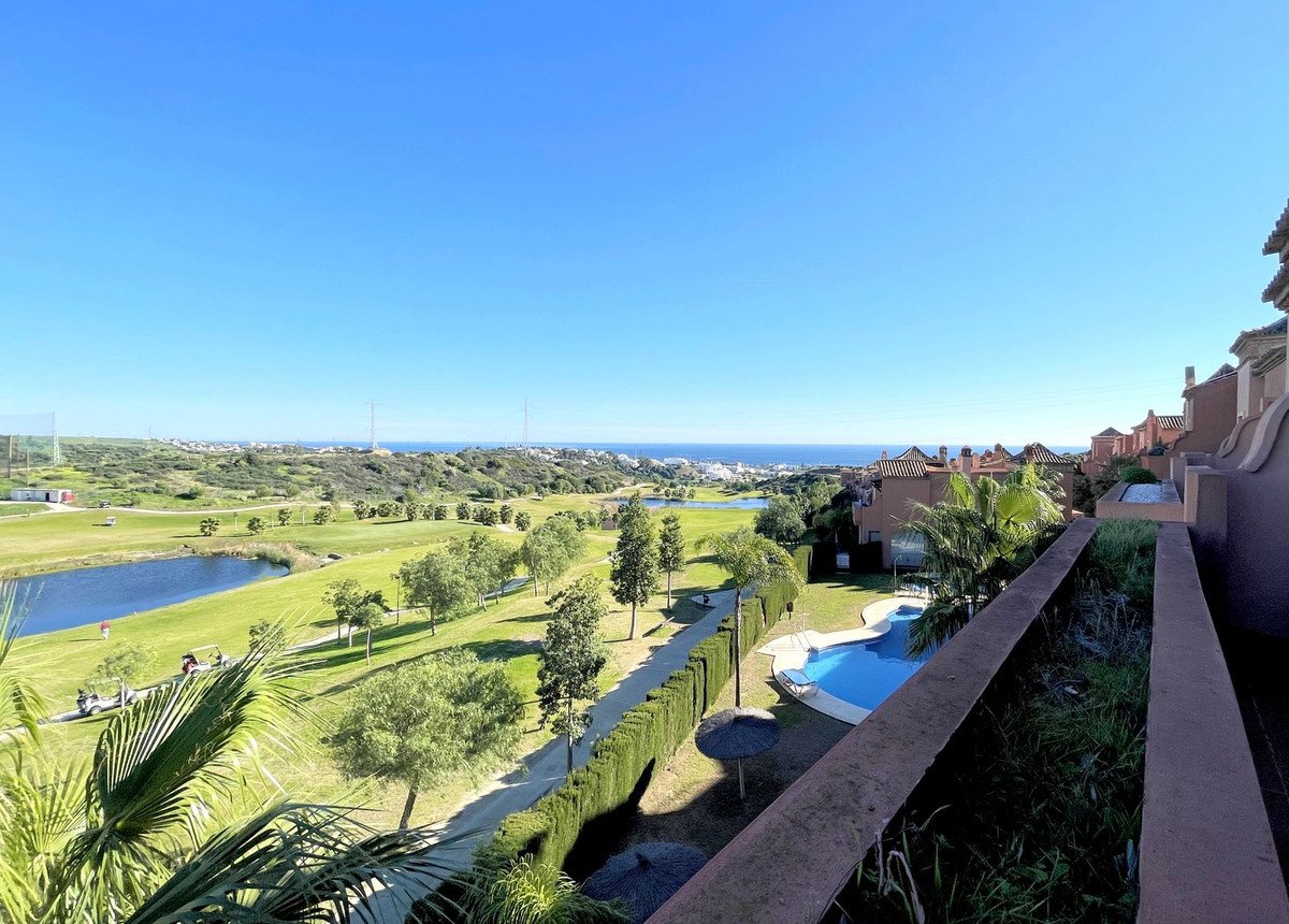3 Bed Parhus in Estepona i Estepona, Halvfristående villa
