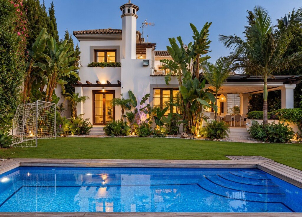 4 Bed Detached Villa in Estepona