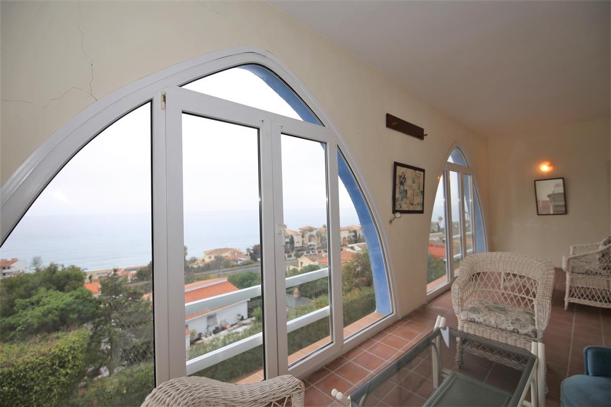 4 Bed فيلا مستقلة in Estepona في Estepona, فيلا مستقلة