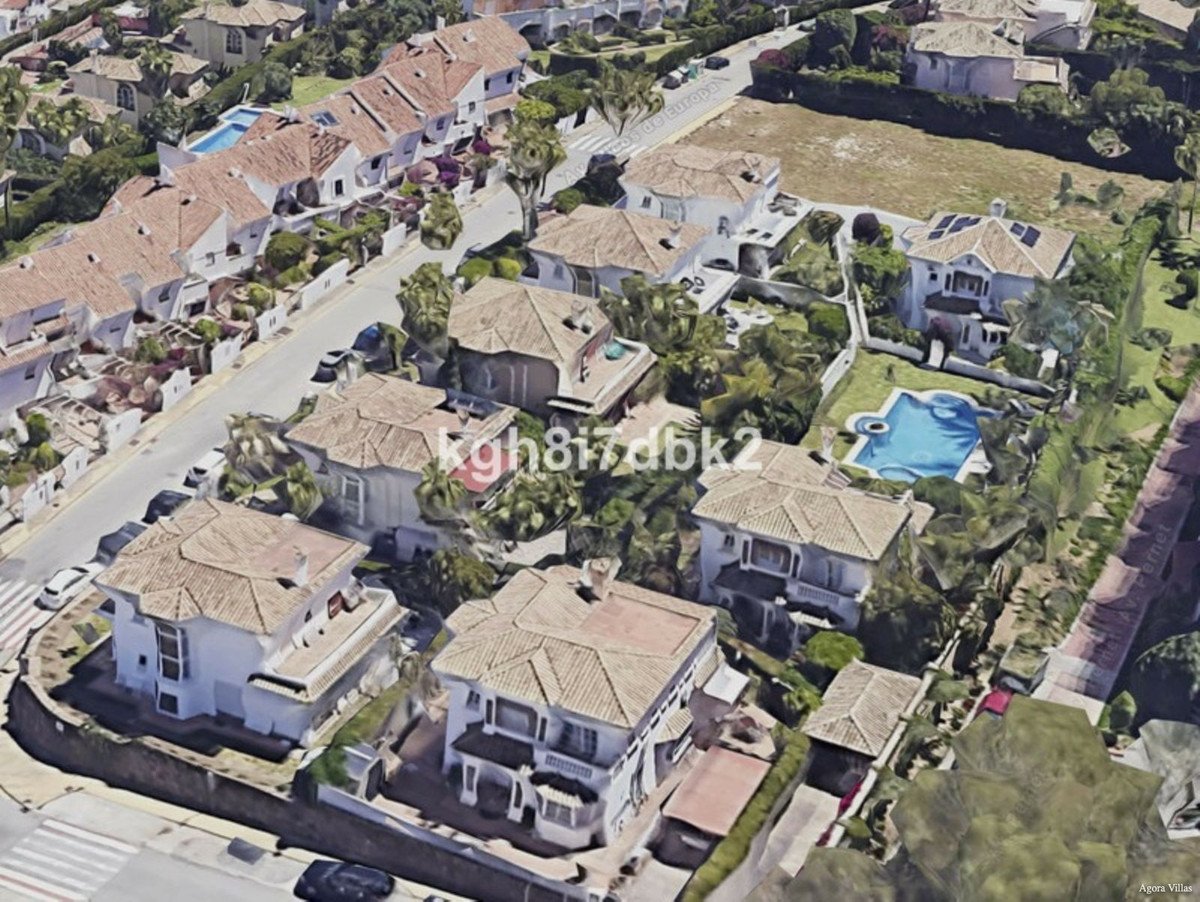 4 Bed Fristående villa in Estepona i Estepona, 