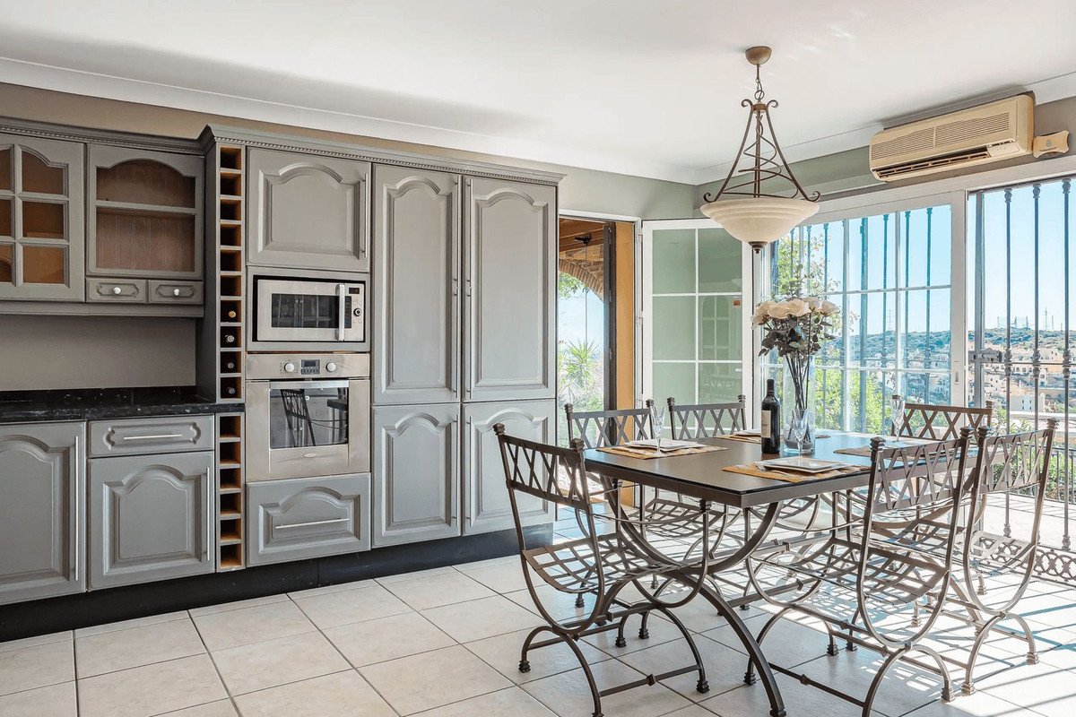 4 Bed Fristående villa in Estepona i Estepona, 