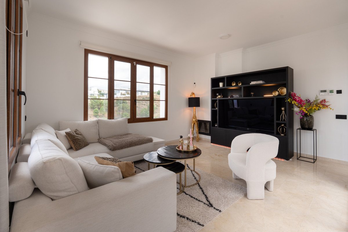 4 Bed Vrijstaande Villa in Estepona in Estepona, 
