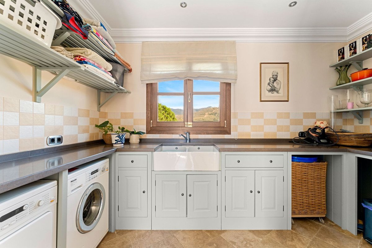 5 Bed فيلا مستقلة in Estepona في Estepona, 