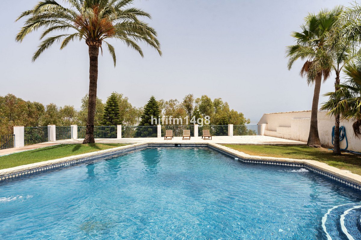 6 Bed Detached Villa in Estepona in Estepona, Detached Villa