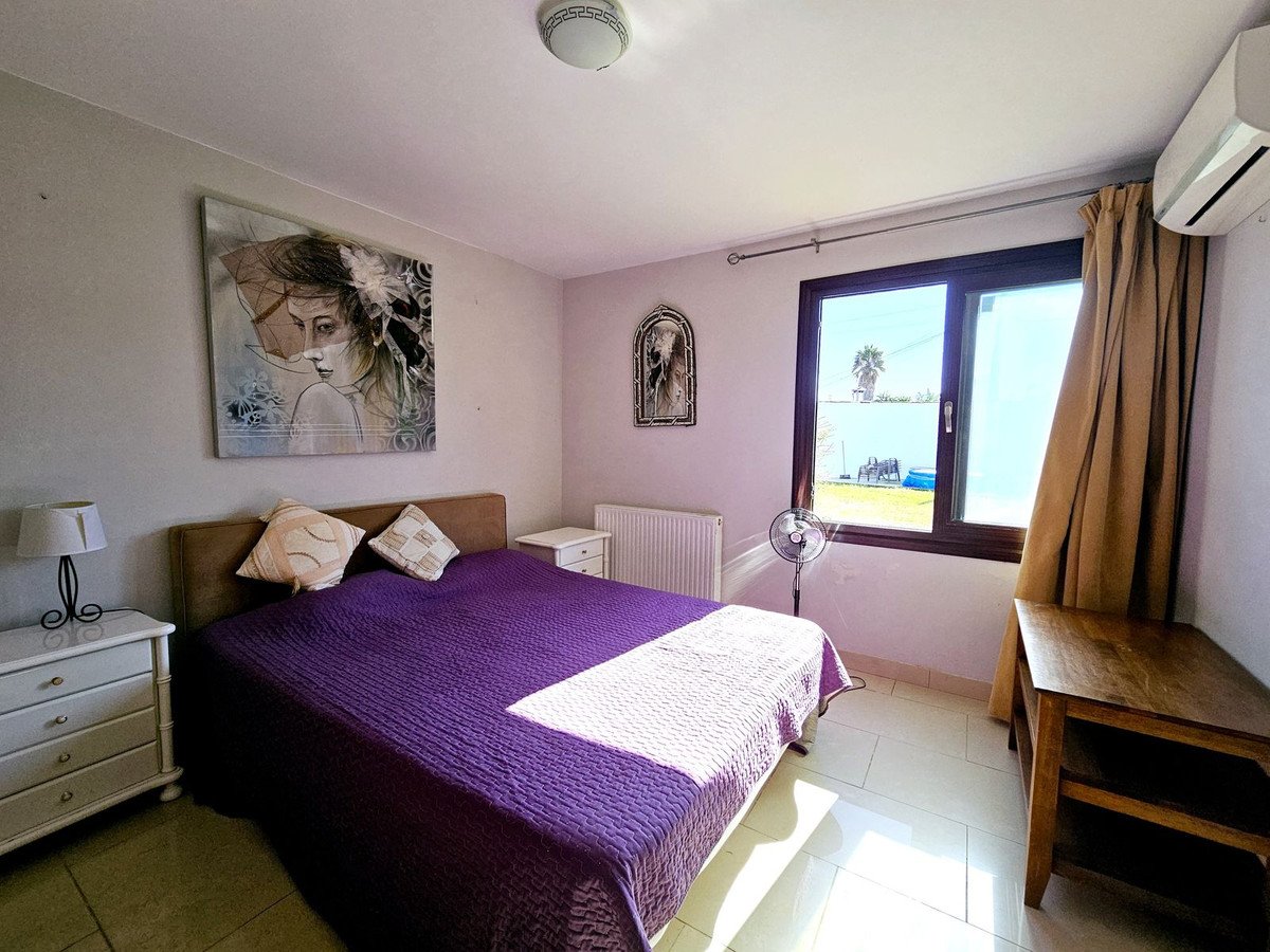 6 Bed Vrijstaande Villa in Estepona in Estepona, 
