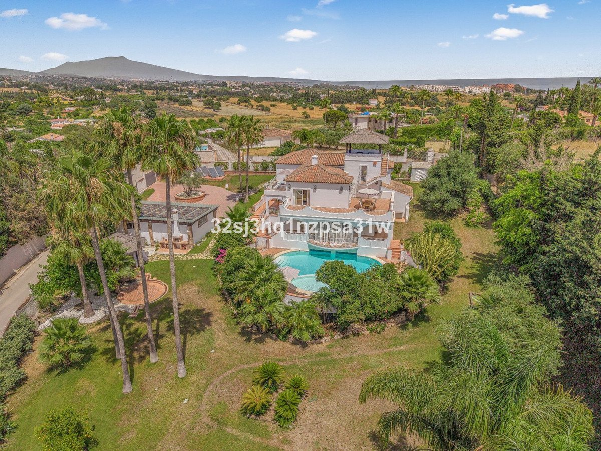 6 Bed Vrijstaande Villa in Estepona in Estepona, 