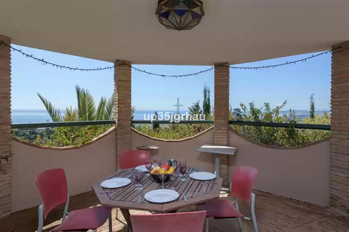 6 Bed Fristående villa in Estepona i Estepona, Fristående Villa