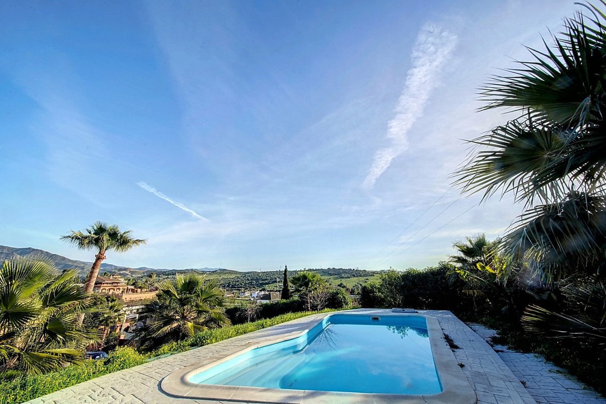 6 Bed فيلا مستقلة in Estepona في Estepona, فيلا مستقلة