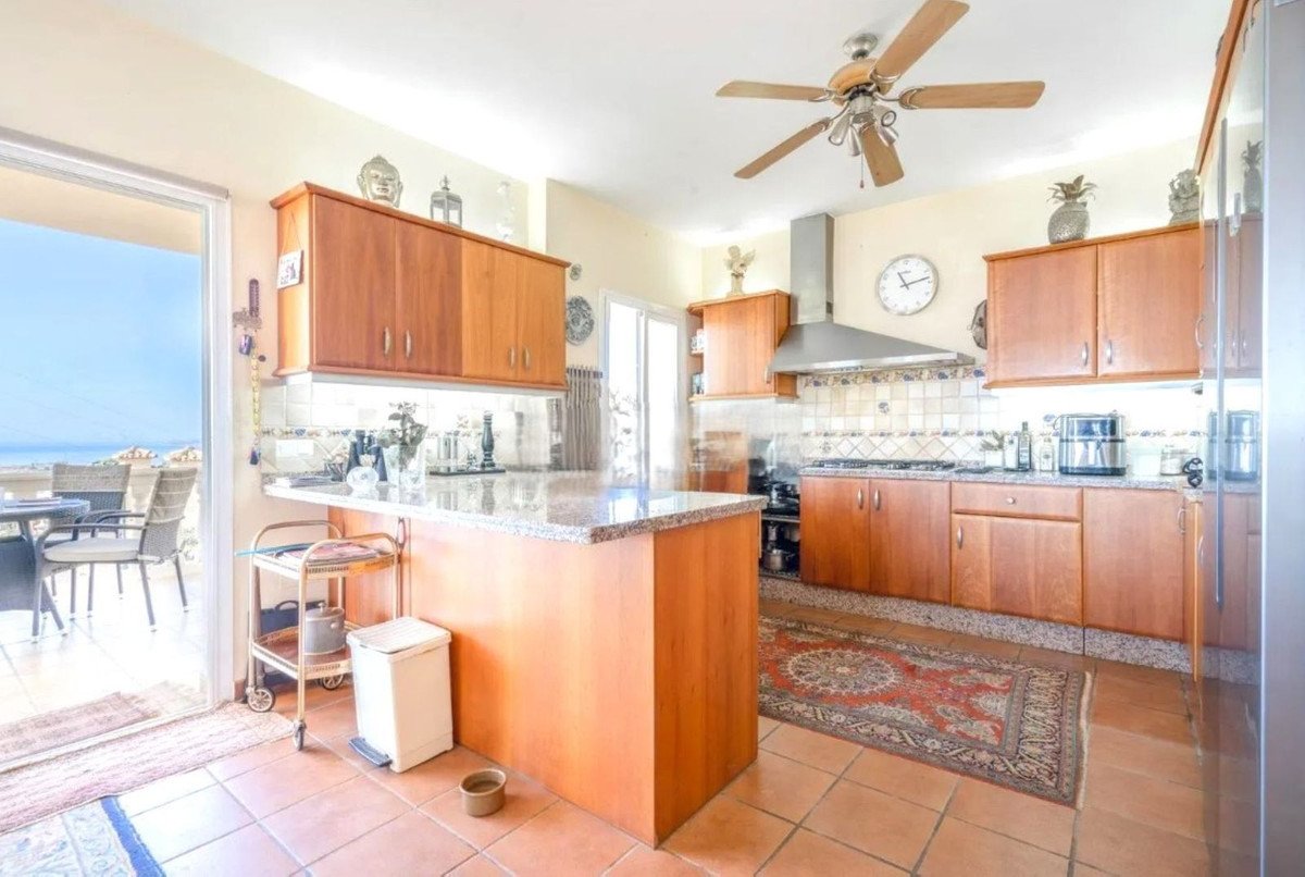 6 Bed Fristående villa in Estepona i Estepona, 