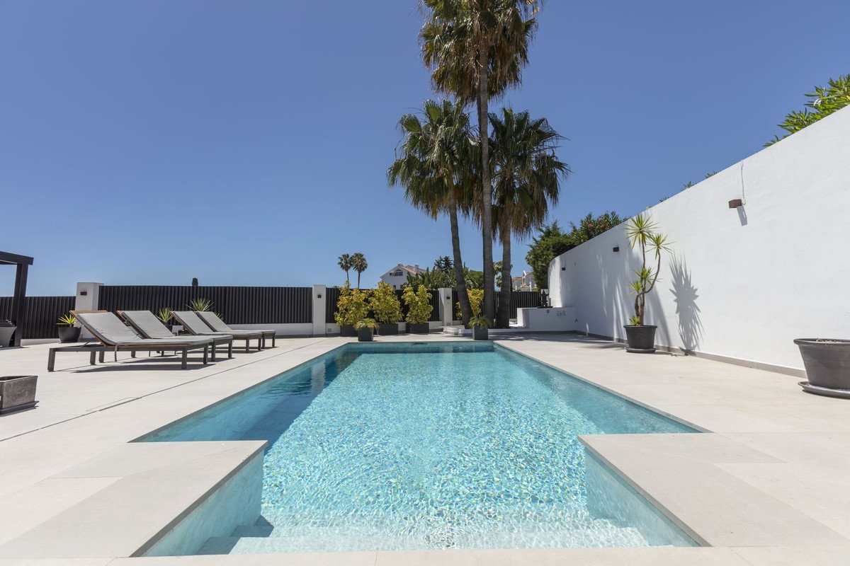 6 Bed Fristående villa in Estepona i Estepona, Fristående villa