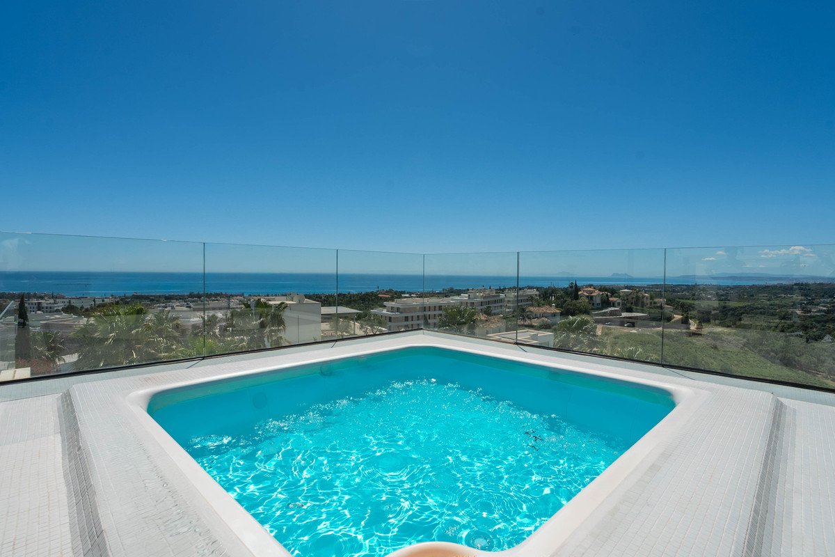9 Bed Vrijstaande Villa in Estepona in Estepona, 