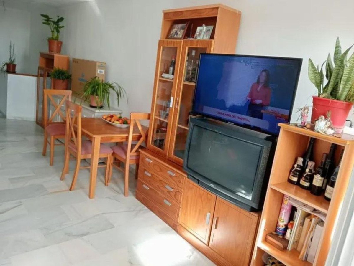 1 Bed Middle Floor Apartment in Estepona in Estepona — Appartement