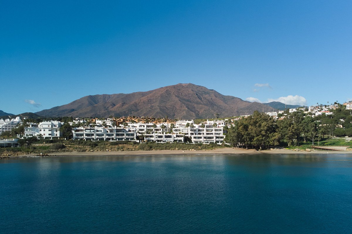 1 Bed شقة في الطابق الأرضي in Estepona في Estepona, شقة