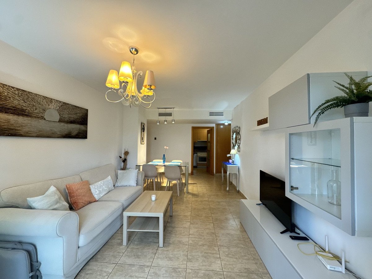 2 Bed شقة في الطابق الأوسط in Estepona في Estepona, شقة