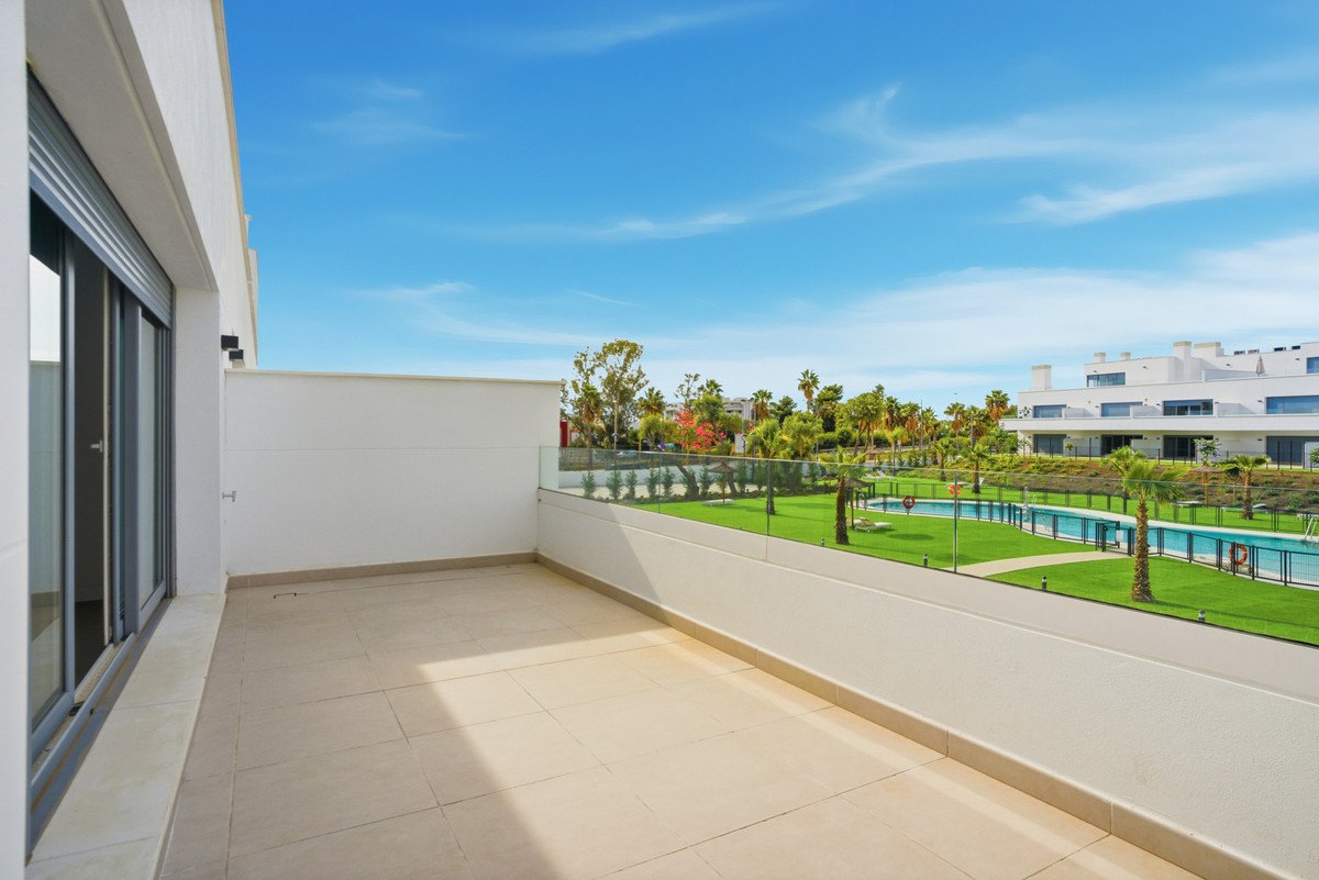 2 Bed Tussenverdieping Appartement in Estepona in Estepona, Appartement