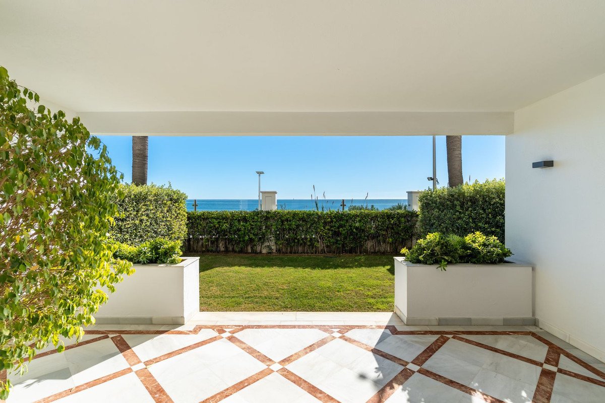 2 Bed شقة في الطابق الأرضي in Estepona في Estepona, شقة
