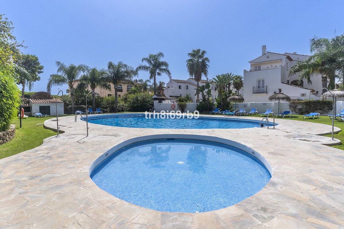2 Bed Bovenste Verdieping Appartement in Estepona in Estepona, Appartement