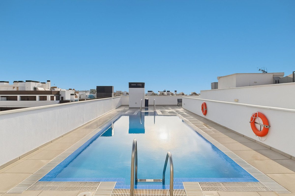 2 Bed Tussenverdieping Appartement in Estepona in Estepona, Appartement