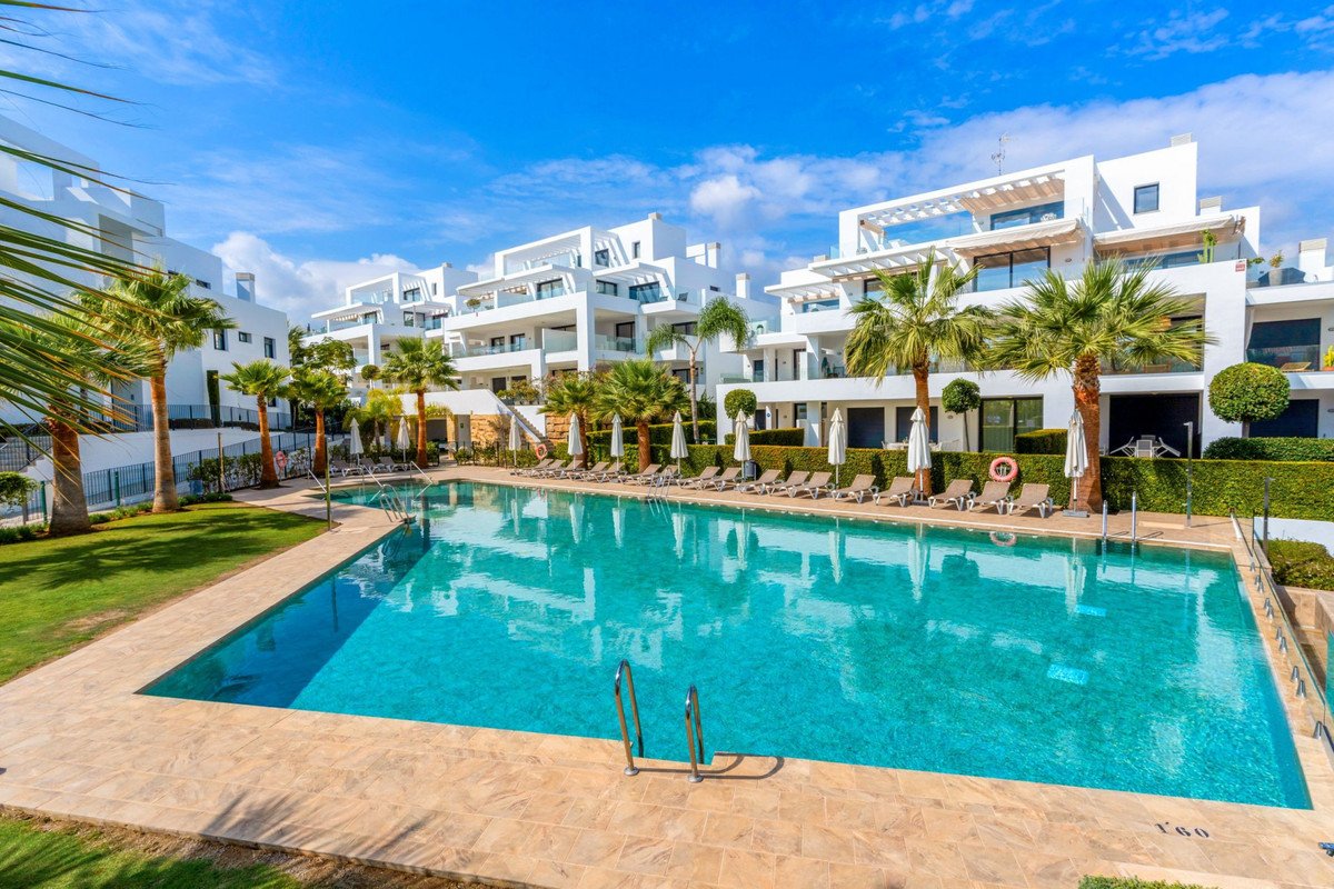 2 Bed شقة في الطابق الأوسط in Estepona في Estepona, شقة