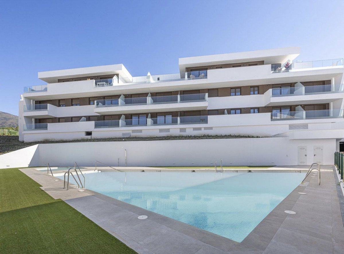 3 Bed شقة في الطابق الأوسط in Estepona في Estepona, شقة
