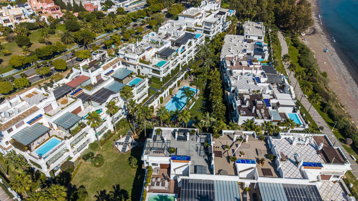 3 Bed شقة في الطابق الأوسط in Estepona في Estepona, شقة