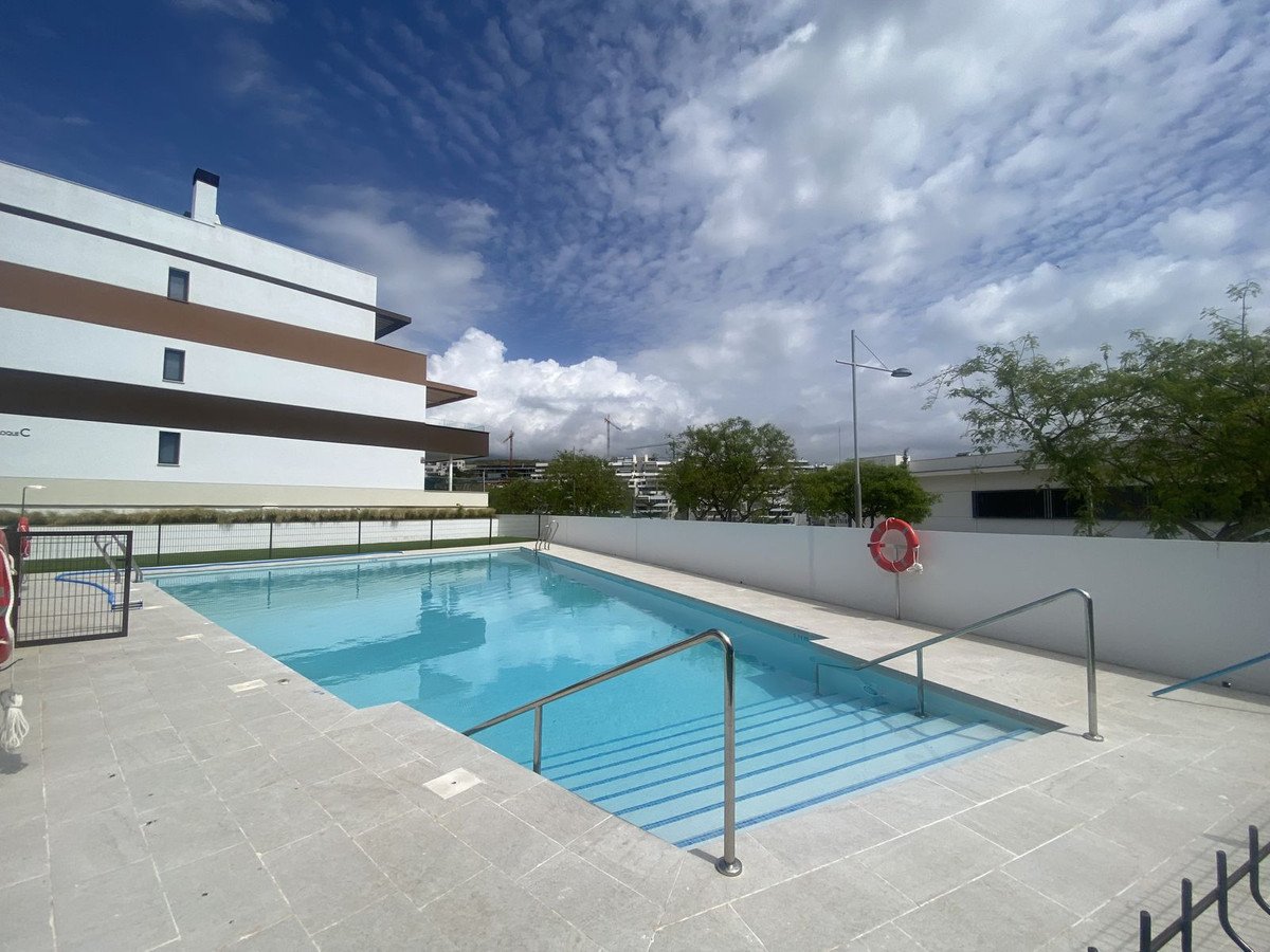 3 Bed شقة في الطابق الأوسط in Estepona في Estepona, شقة
