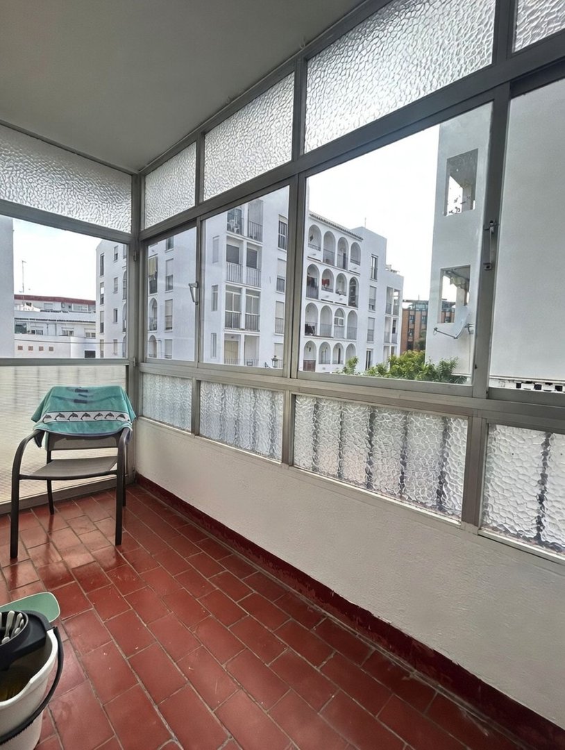 3 Bed شقة في الطابق الأوسط in Estepona في Estepona, شقة
