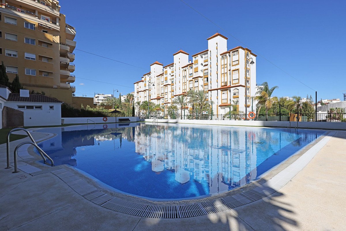 3 Bed شقة في الطابق الأوسط in Estepona في Estepona, شقة