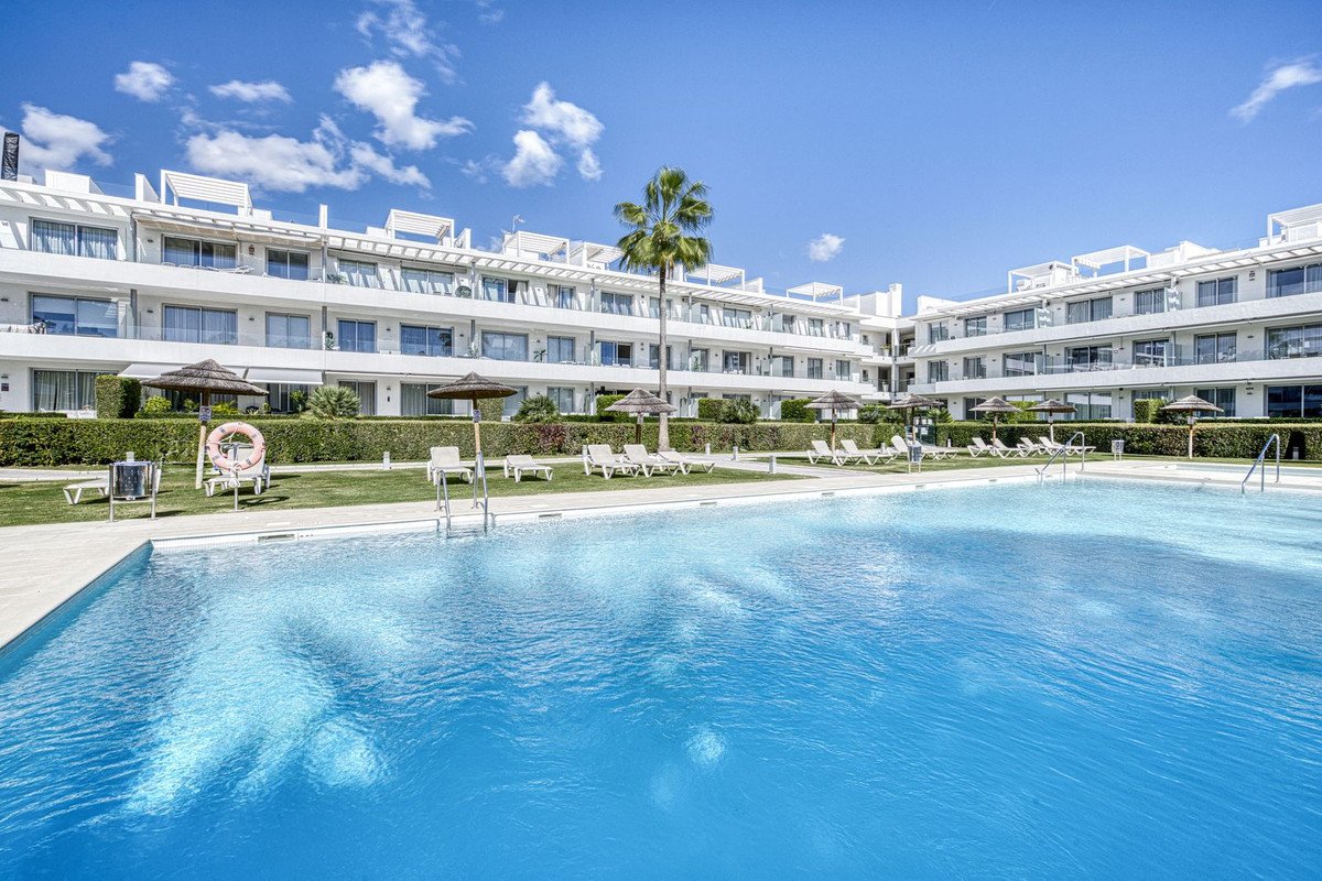 3 Bed شقة في الطابق الأوسط in Estepona في Estepona, شقة
