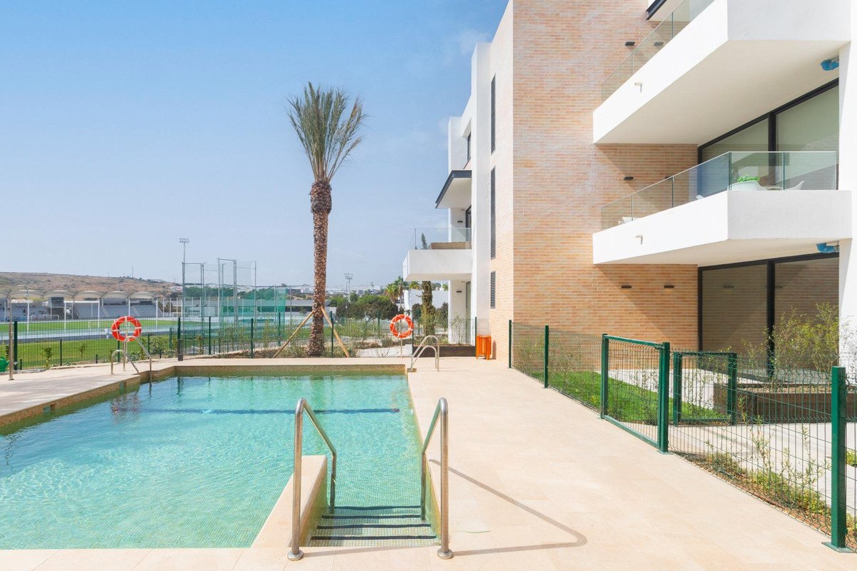 2 Bed شقة في الطابق الأوسط in Estepona في Estepona, شقة