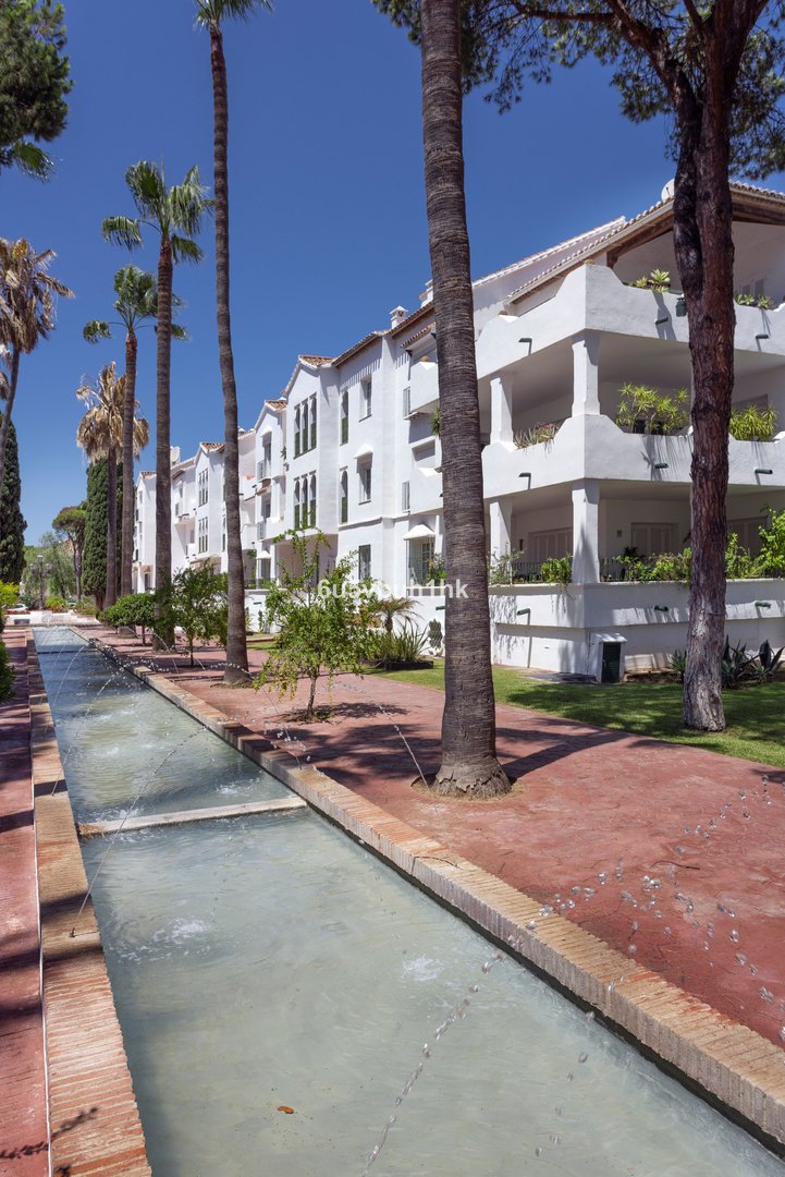 3 Bed شقة في الطابق الأرضي in Estepona في Estepona, شقة