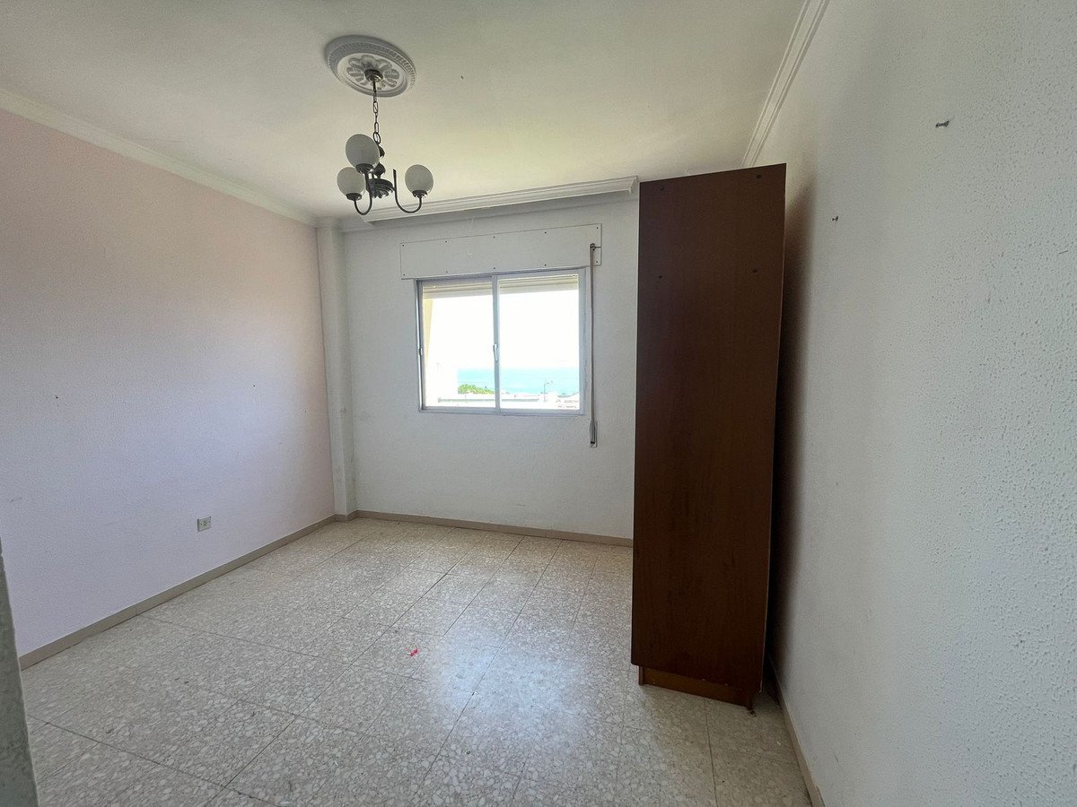 4 Bed شقة في الطابق الأوسط in Estepona في Estepona, شقة