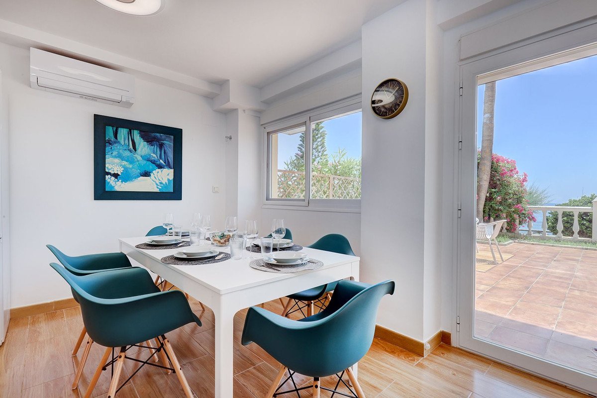 5 Bed Duplex in Estepona في Estepona, دوبلكس