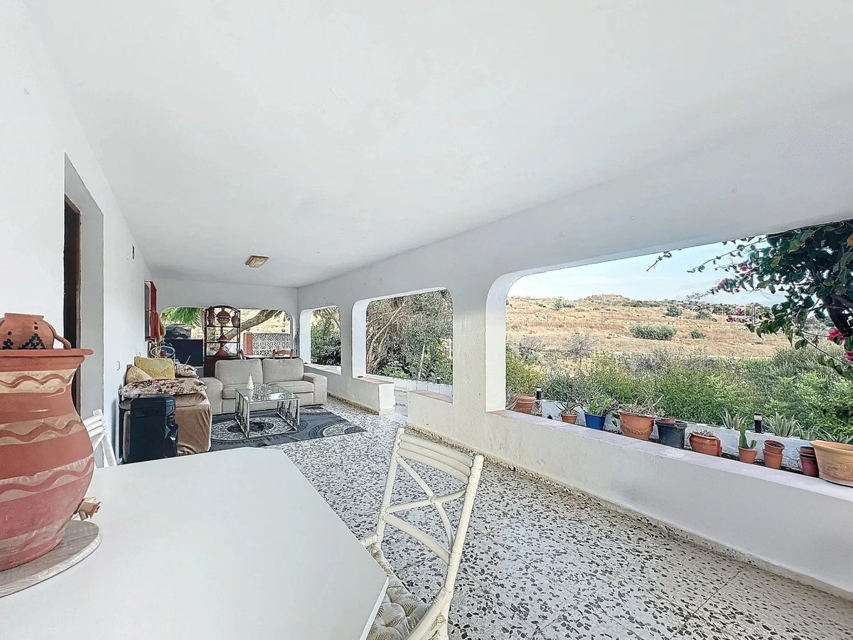 2 Bed Farm in Estepona i Estepona, Gård