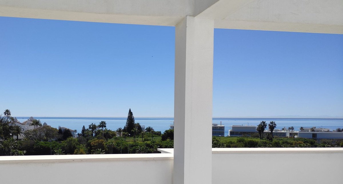 2 Bed Penthouse in Estepona v Estepona, Penthouse