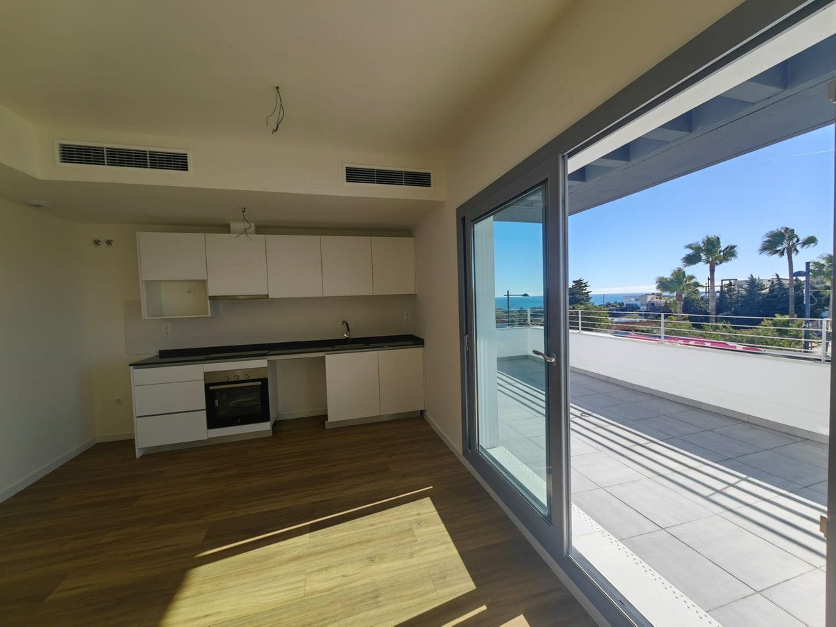 2 Bed Penthouse in Estepona in Valle Romano, Penthouse