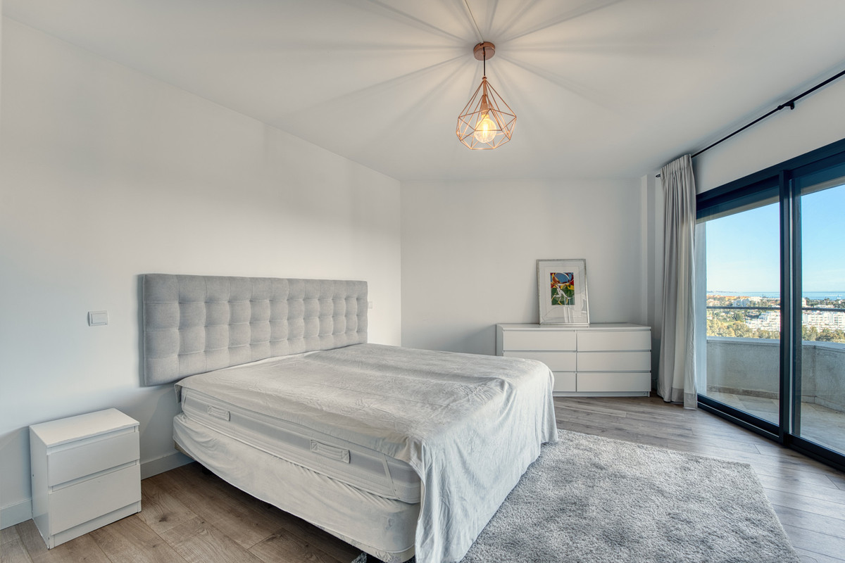 2 Bed Penthouse in Estepona v Estepona, Penthouse