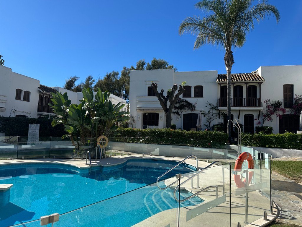 2 Bed Rijtjeshuis in Estepona in Estepona, Rijtjeshuis