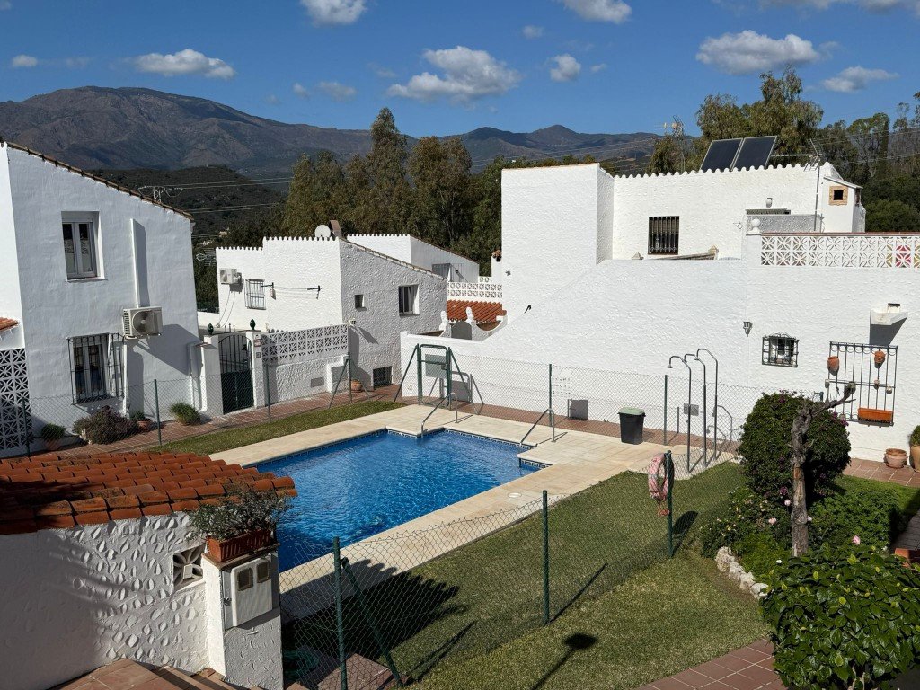 3 Bed منزل شبه منفصل in Estepona في Estepona, تاون هاوس