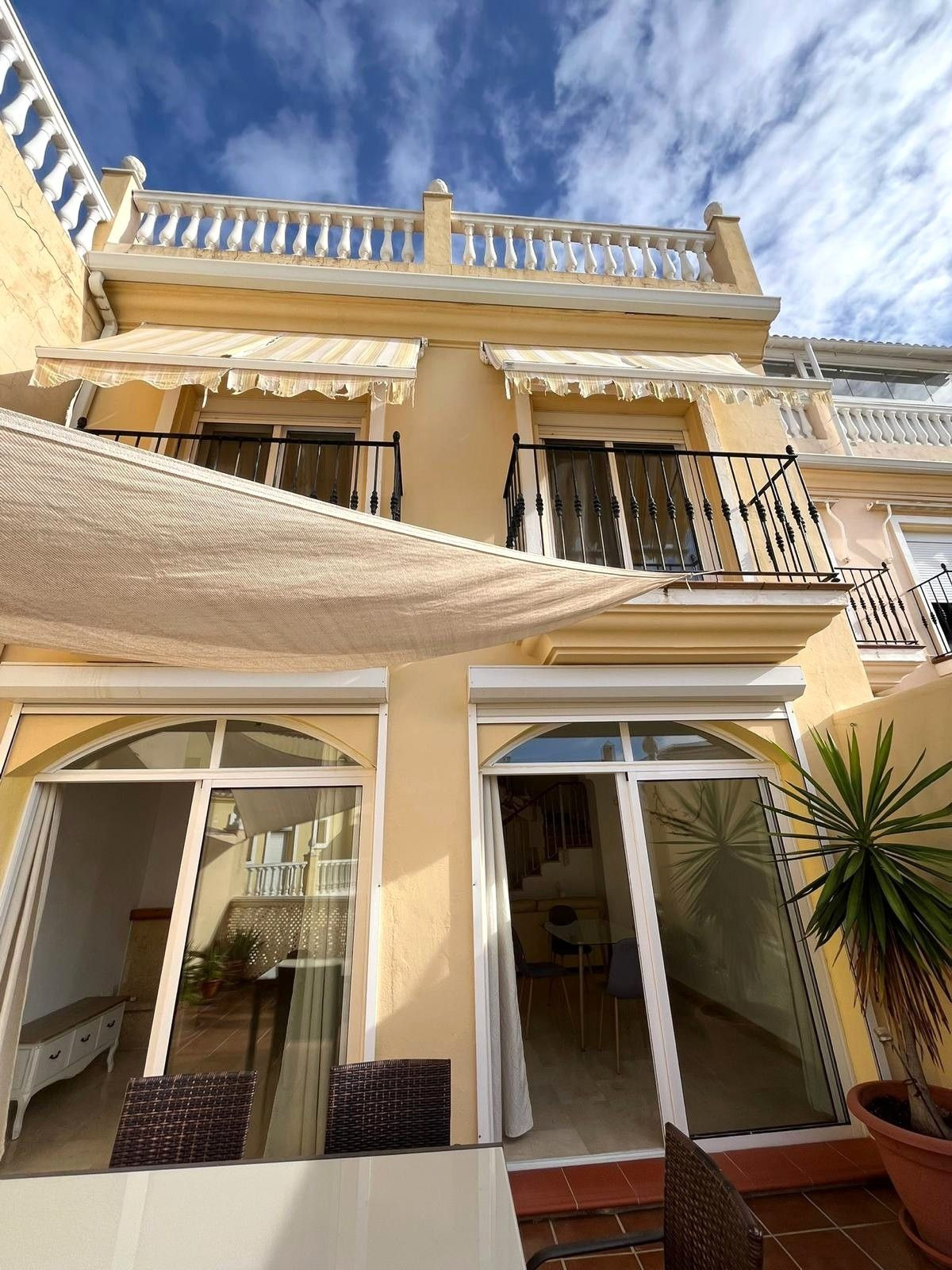 3 Bed بيت مدينة in Estepona في Estepona, تاون هاوس