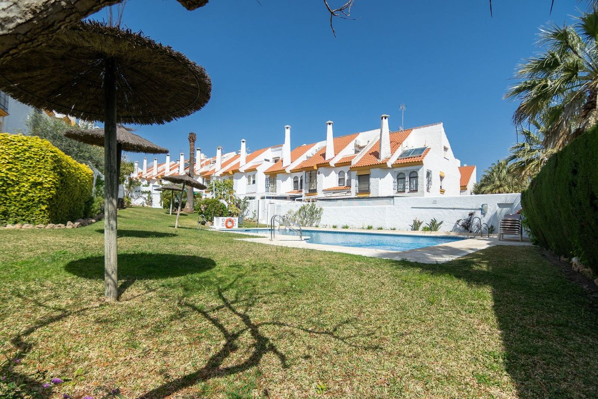3 Bed Casa adosada in Estepona en Estepona, Casa adosada