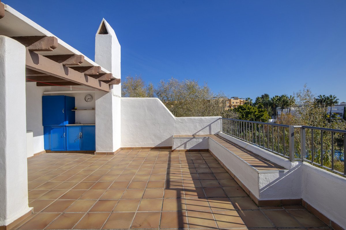 3 Bed Rijtjeshuis in Estepona in Estepona, Rijtjeshuis