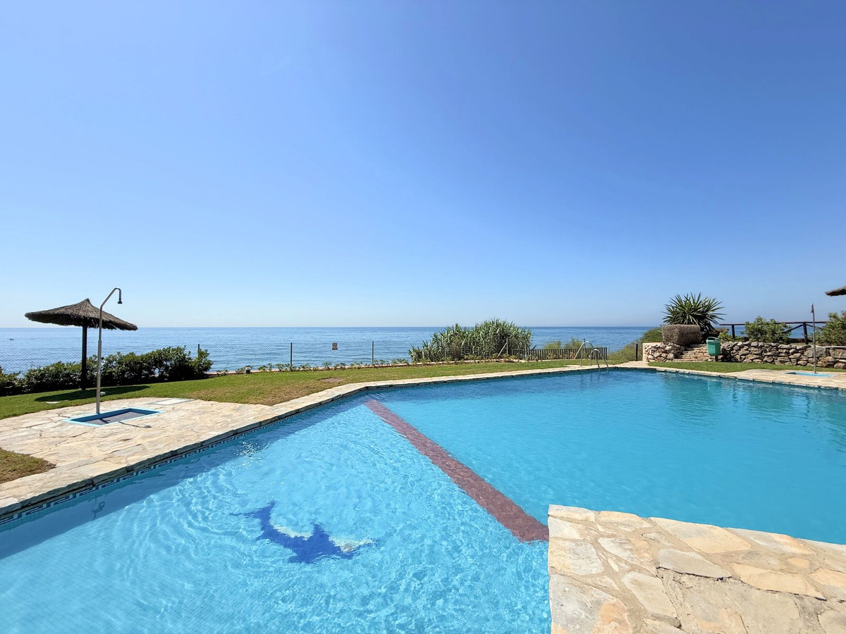 3 Bed Rijtjeshuis in Estepona in Estepona, Rijtjeshuis