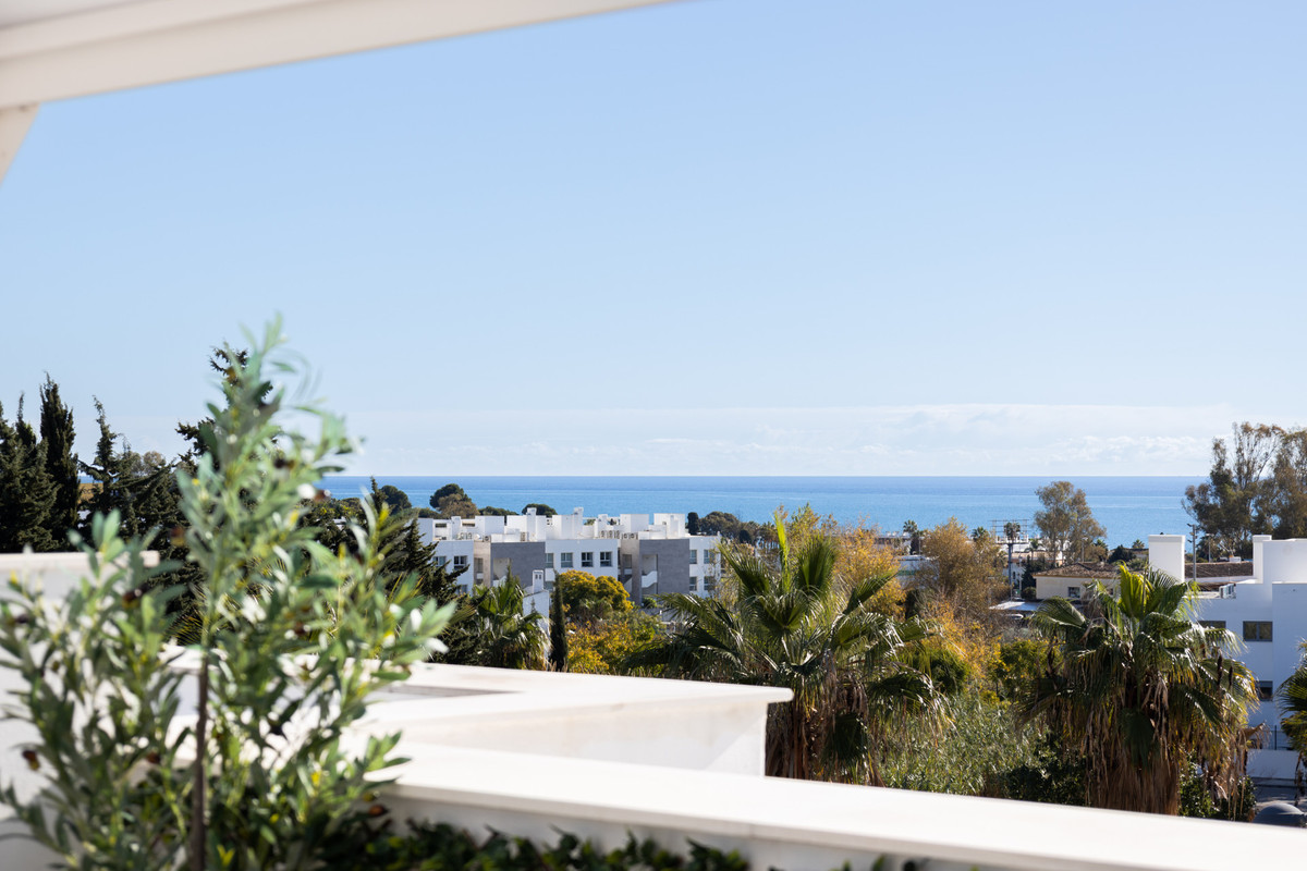3 Bed Rijtjeshuis in Estepona in Estepona, Rijtjeshuis
